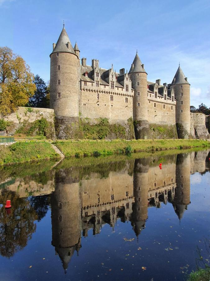 Aux Lits Du Canal Bed & Breakfast Josselin Dış mekan fotoğraf