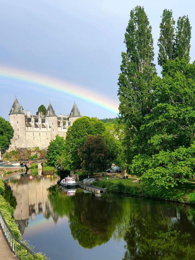 Aux Lits Du Canal Bed & Breakfast Josselin Dış mekan fotoğraf