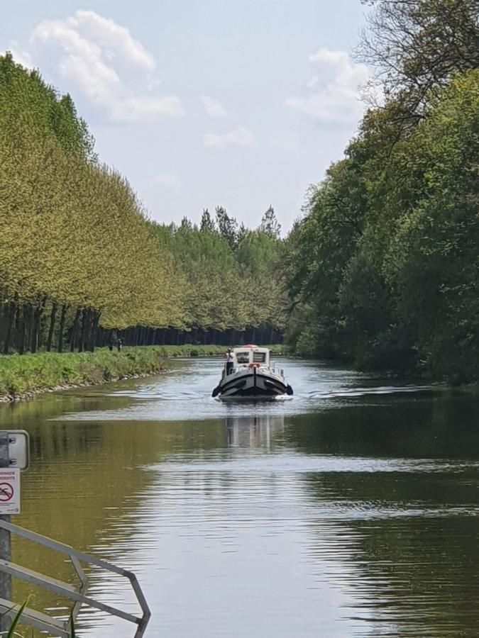 Aux Lits Du Canal Bed & Breakfast Josselin Dış mekan fotoğraf