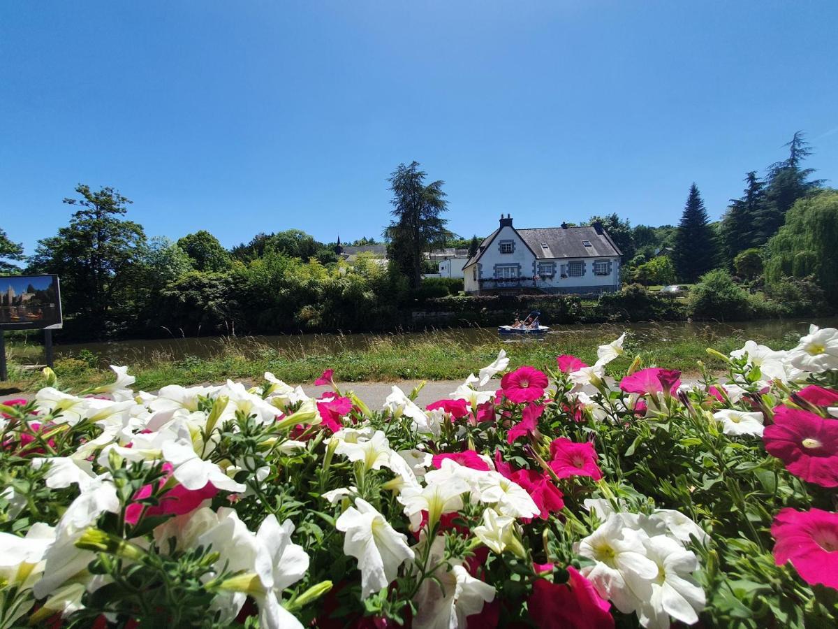 Aux Lits Du Canal Bed & Breakfast Josselin Dış mekan fotoğraf