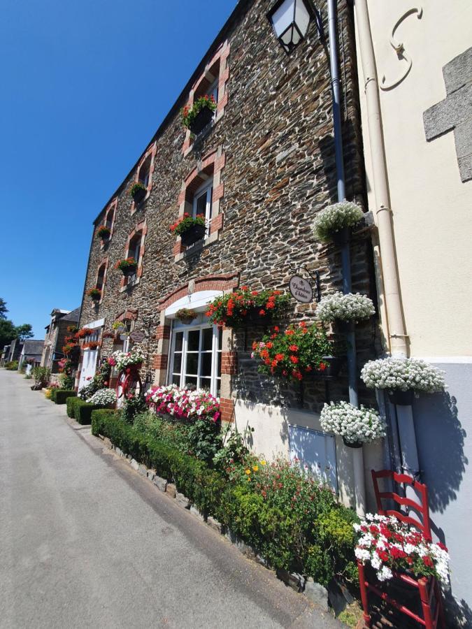 Aux Lits Du Canal Bed & Breakfast Josselin Dış mekan fotoğraf