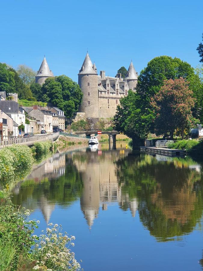 Aux Lits Du Canal Bed & Breakfast Josselin Dış mekan fotoğraf