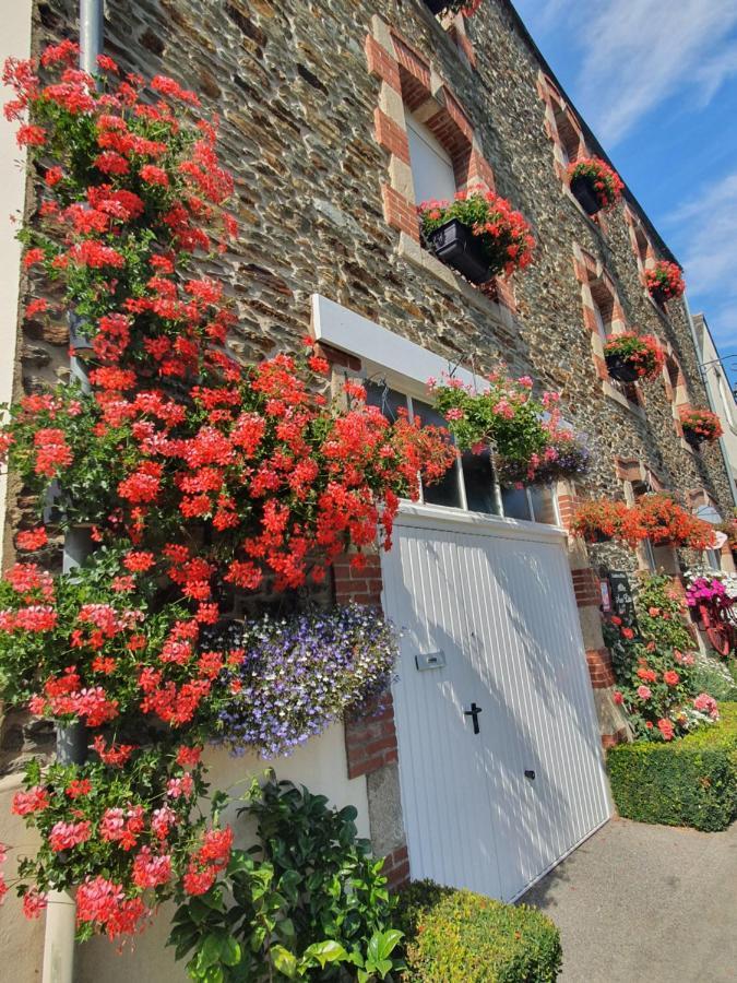 Aux Lits Du Canal Bed & Breakfast Josselin Dış mekan fotoğraf