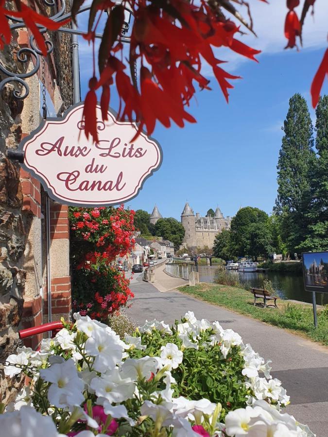 Aux Lits Du Canal Bed & Breakfast Josselin Dış mekan fotoğraf